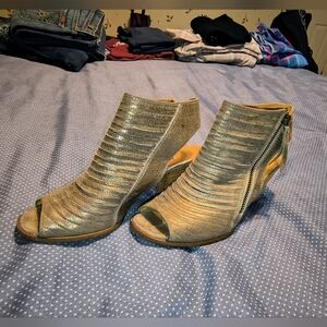Paul Green Gold Leather Strappy Block Heel Zip Sandals
